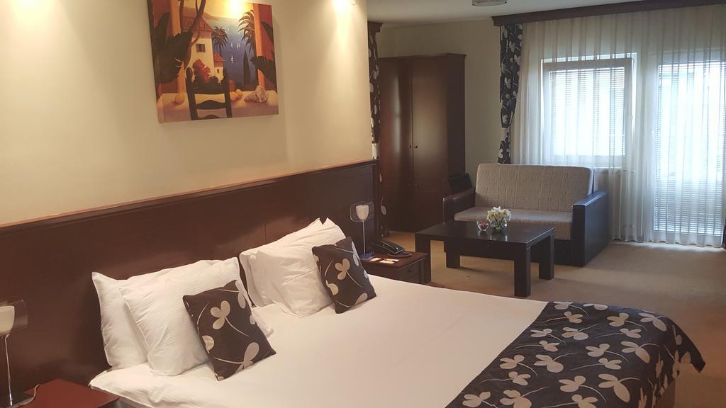 Garni Hotel Contact بلغراد المظهر الخارجي الصورة