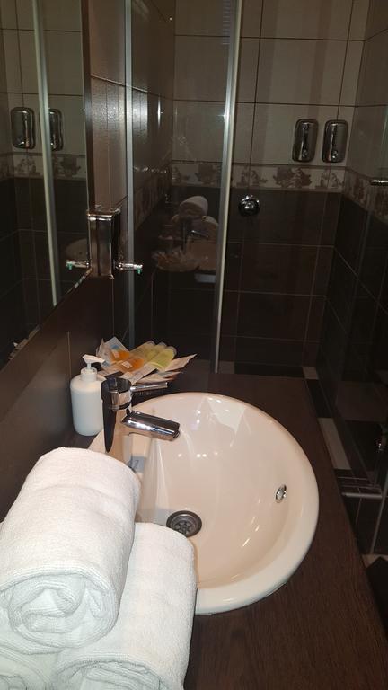 Garni Hotel Contact بلغراد المظهر الخارجي الصورة